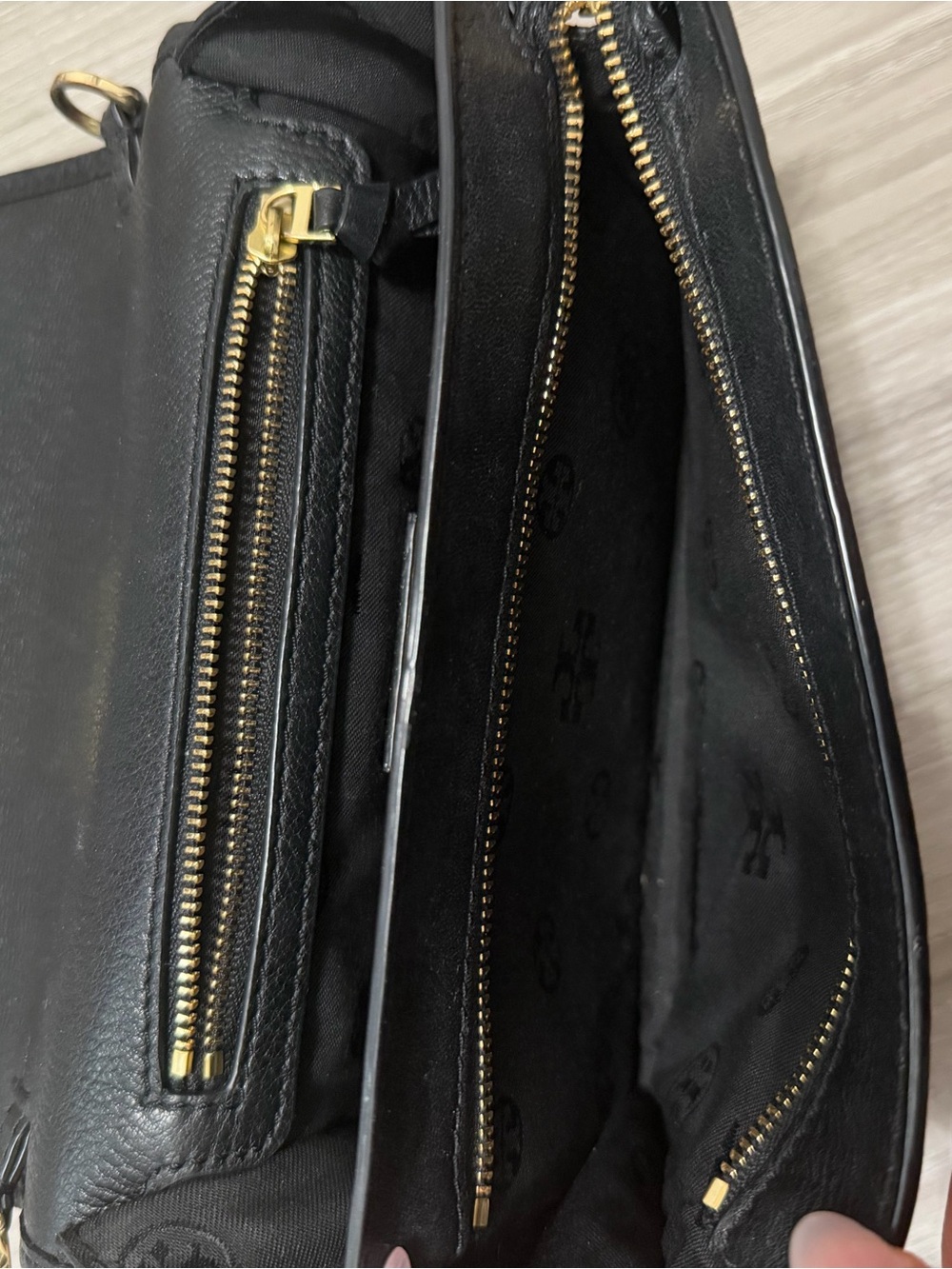 Tory Burch Black Pebbled Leather Crossbody with Gold Logo - Picture 6 of 7